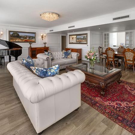 Pepperclub Hotel Cape Town Bagian luar foto The living room of a penthouse apartment
