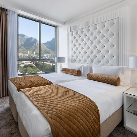 Pepperclub Hotel Cape Town Bagian luar foto A bedroom at the Cape Town International Convention Centre
