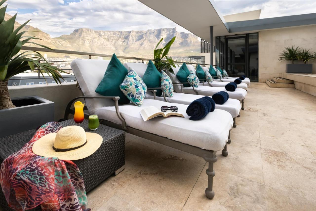 Pepperclub Hotel Cape Town Bagian luar foto The rooftop pool at the Cape Town Marriott