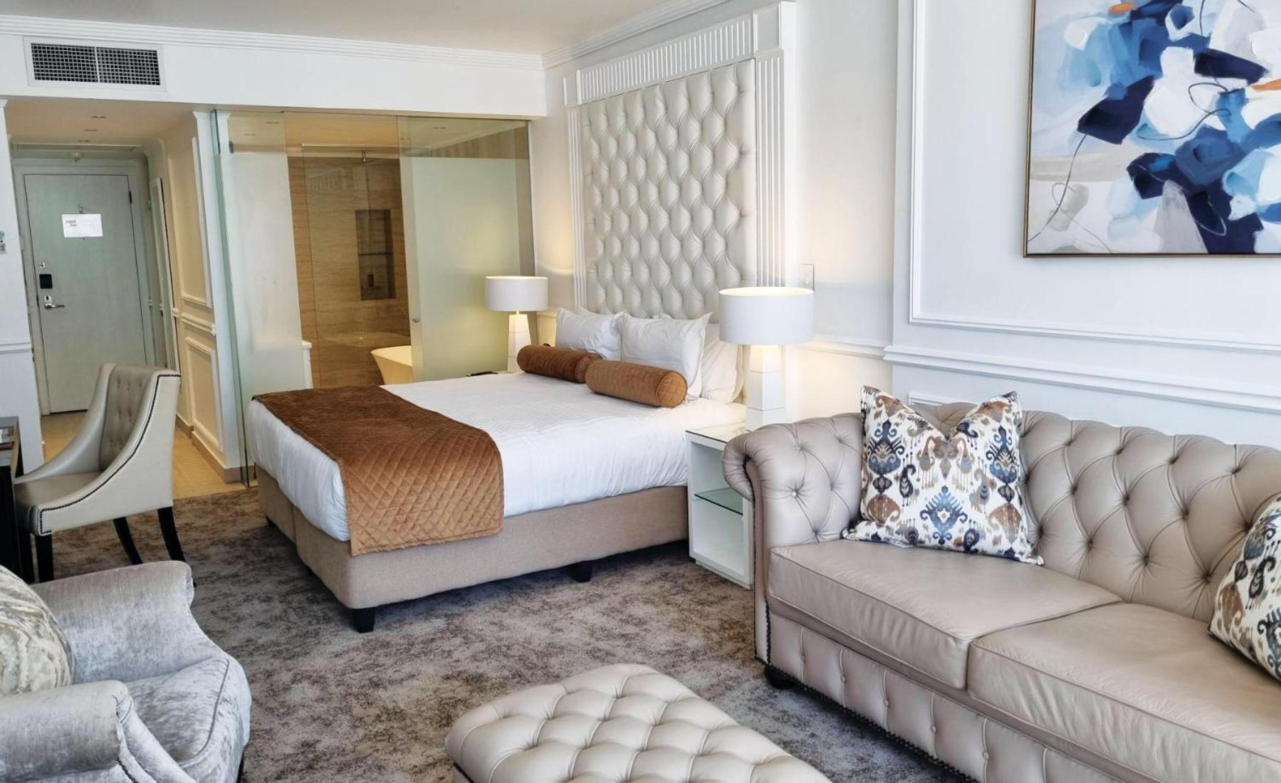 Pepperclub Hotel Cape Town Bagian luar foto A suite at the Atlantis Paradise Island