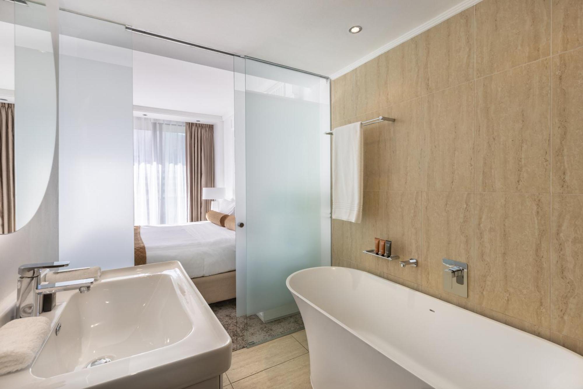 Pepperclub Hotel Cape Town Bagian luar foto Bathroom