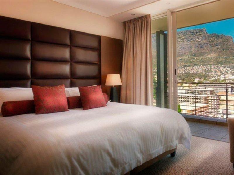 Pepperclub Hotel Cape Town Bagian luar foto A bedroom at the Four Seasons Hotel