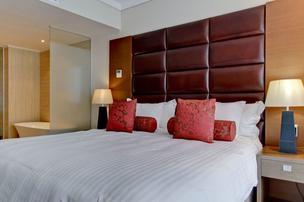 Pepperclub Hotel Cape Town Bagian luar foto A bed
