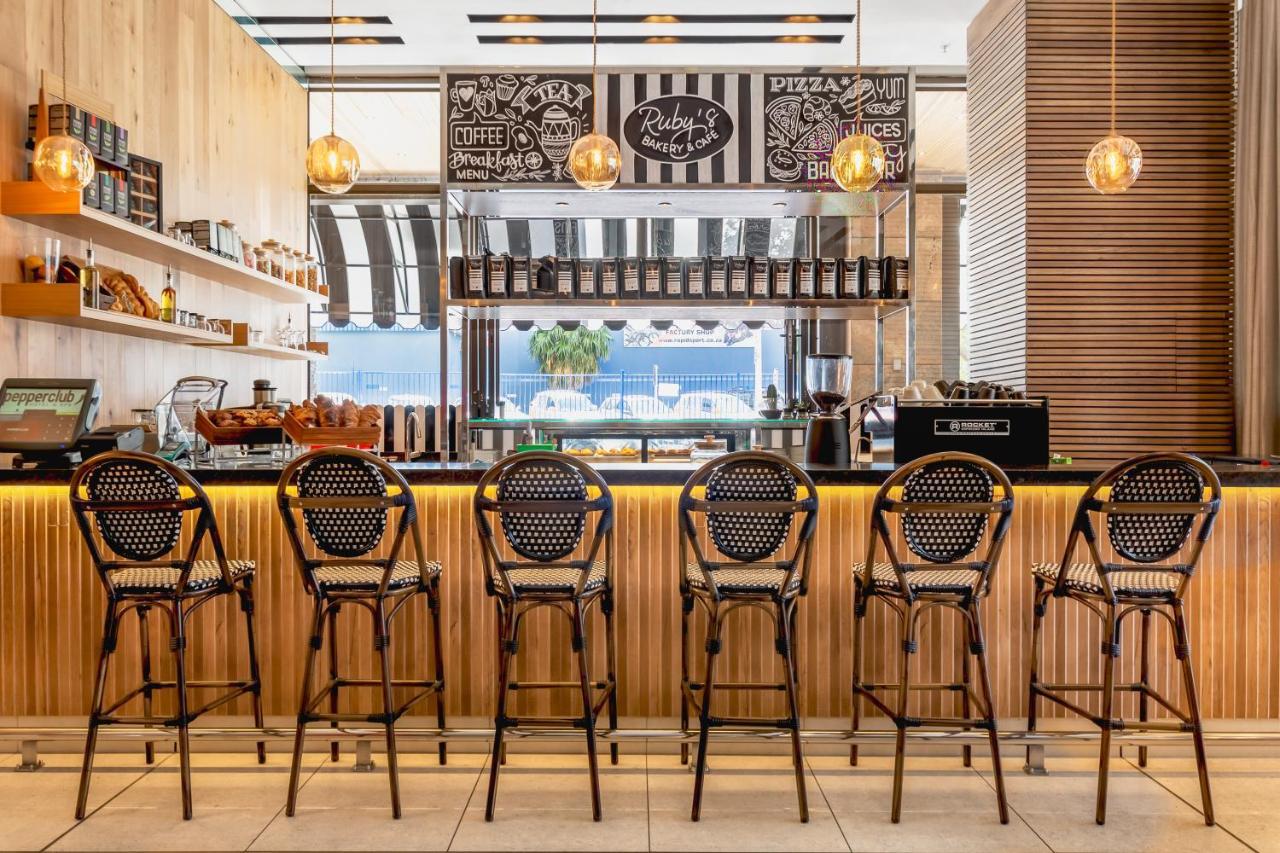 Pepperclub Hotel Cape Town Bagian luar foto Bistro interior